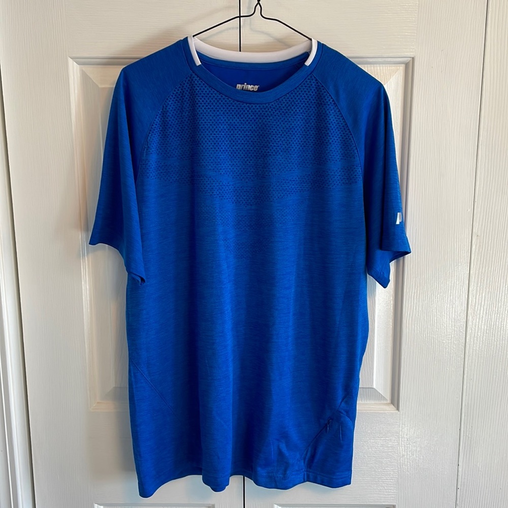 Athletic shirt